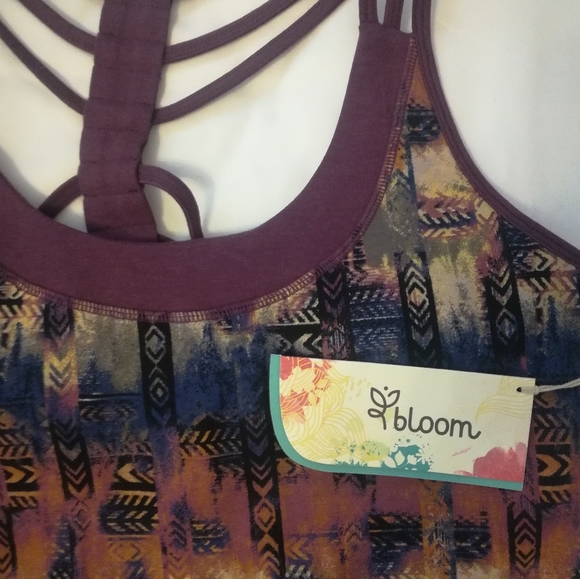 Bloom Workout Yoga Top - Picture 2 of 4